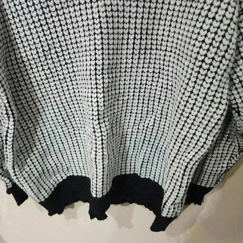 901 .Shein black and white oversized sweater one size - Picture 4 of 5